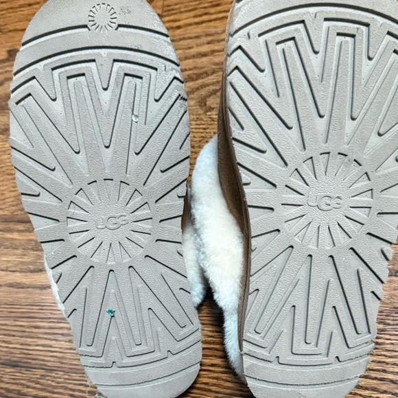UGG Tan Slippers with Cream Shearling - Picture 3 of 5